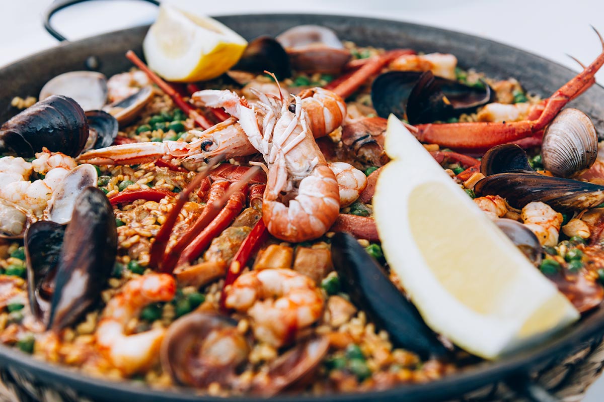 ¿Cómo hacer una paella de marisco?